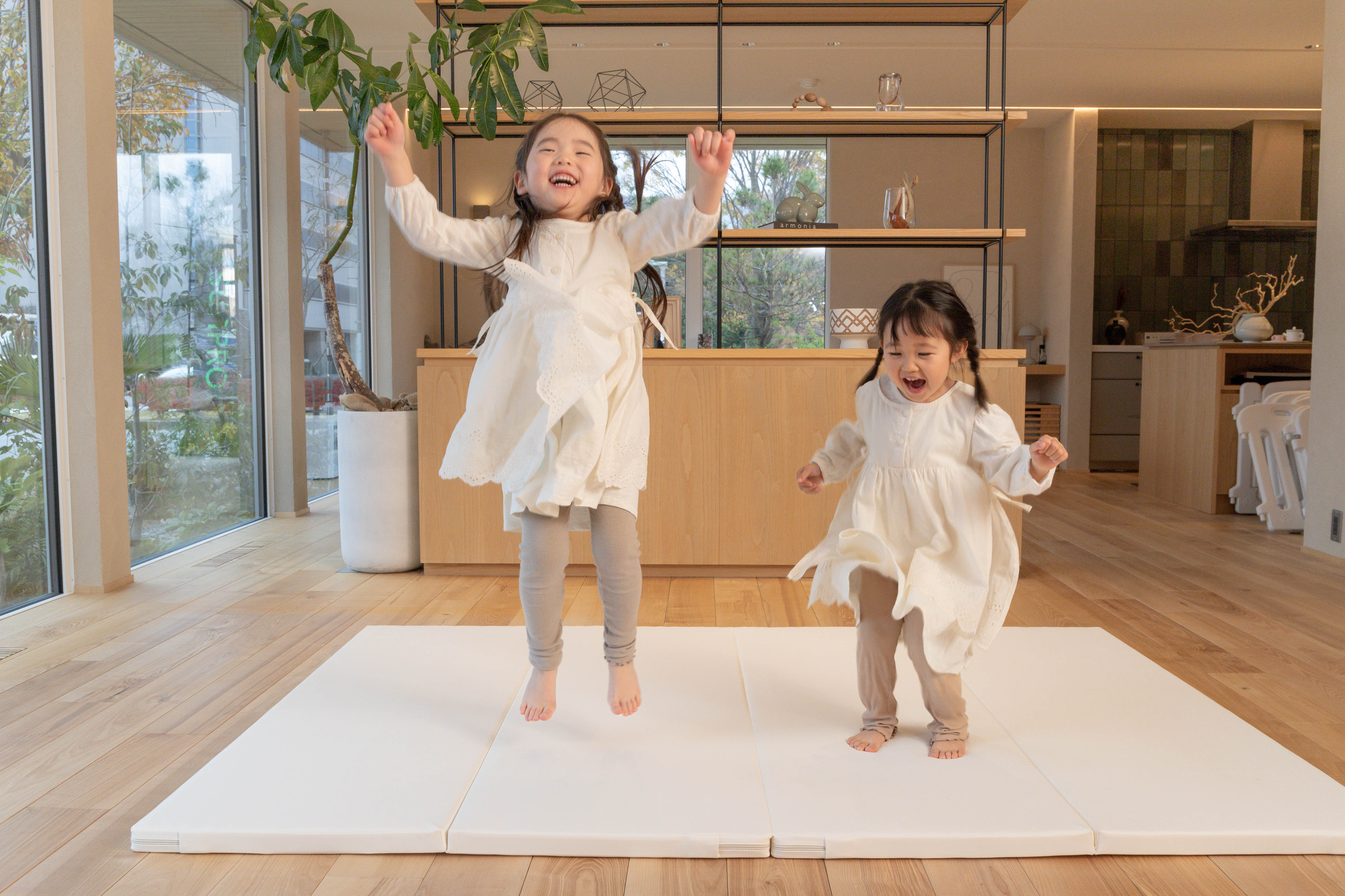 子どもにプレイマットはおすすめ!成長に合ったマットの選び方