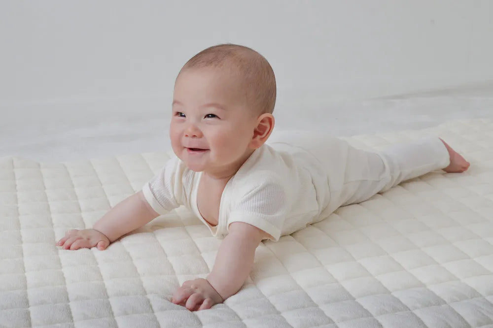 【生後6カ月】魔の6カ月って本当？夜泣き・ハイハイ対策ガイド