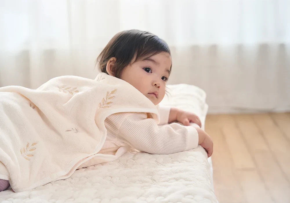 【Q&Aで解決】冬の新生児にスリーパーは必要？選び方やおすすめ素材を紹介！